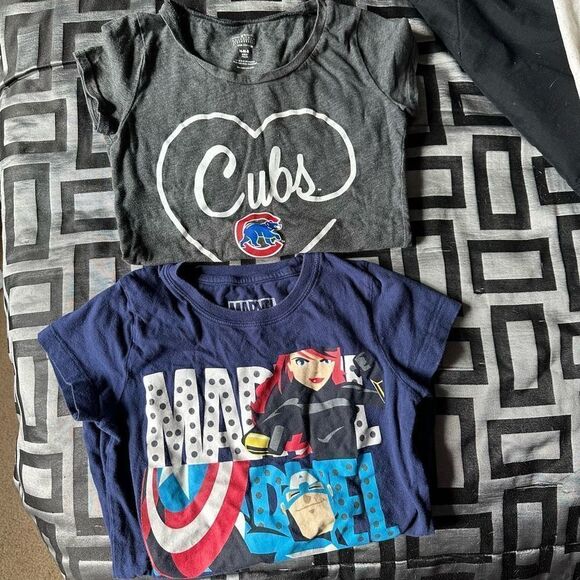 Cubs t-shirt and Marvel t-shirt Girls 2 lot bundle , vneck - Picture 1 of 9